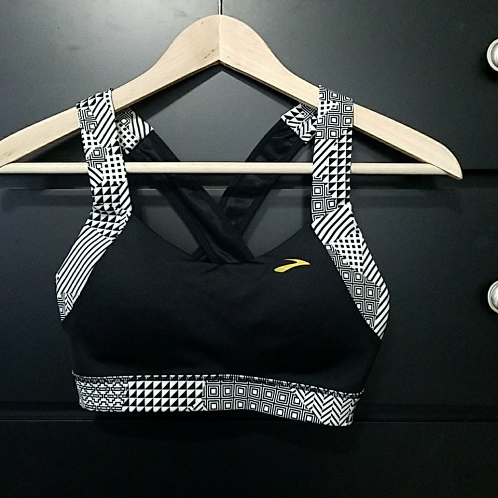 NWOT Brooks moving comfort sports bra